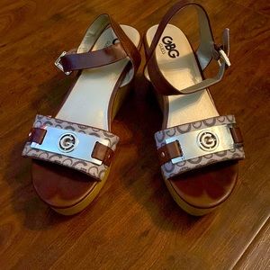 Woman Sandal size 10, great condition